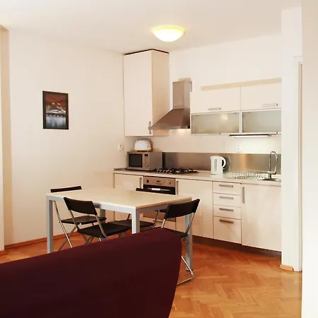 Apartment Kostnicke Square Prag