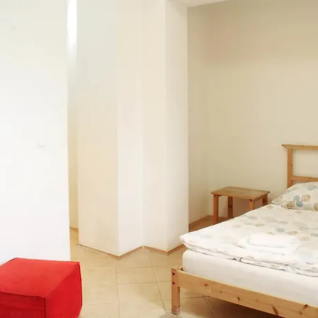 Apartment Kostnicke Square Prag