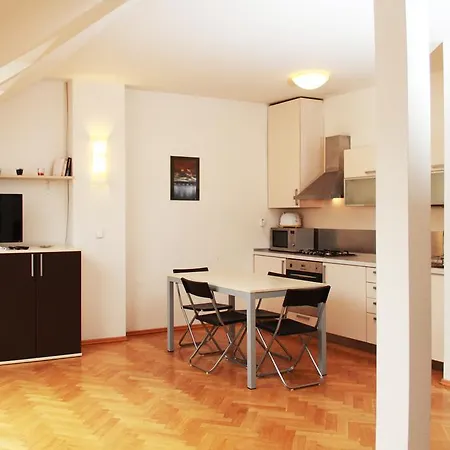 Kostnicke Square Apartment *