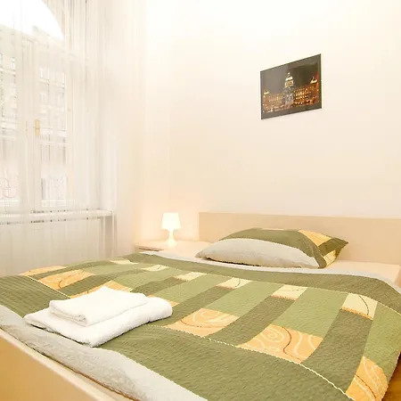Kostnicke Square Apartment *