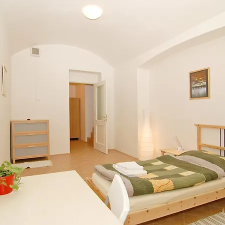 Kostnicke Square Apartment *