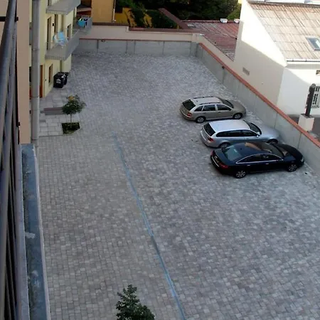 Kostnicke Square Апартаменты *