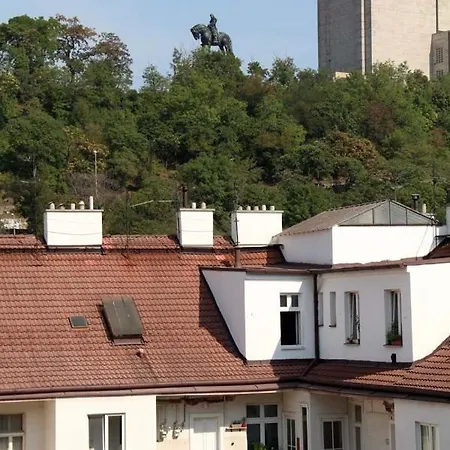 Kostnicke Square * Прага