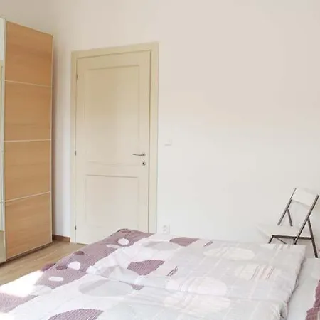 Kostnicke Square Апартаменты Прага