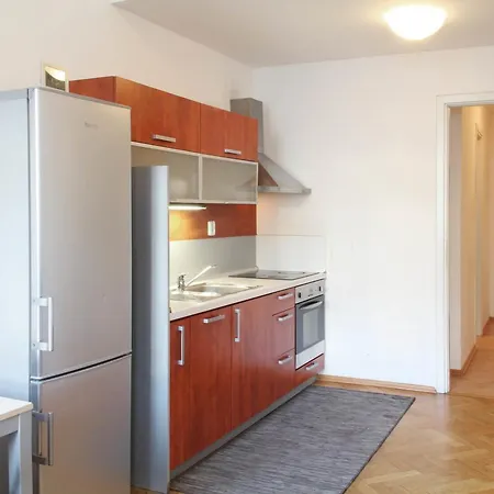 Kostnicke Square Апартаменты Прага