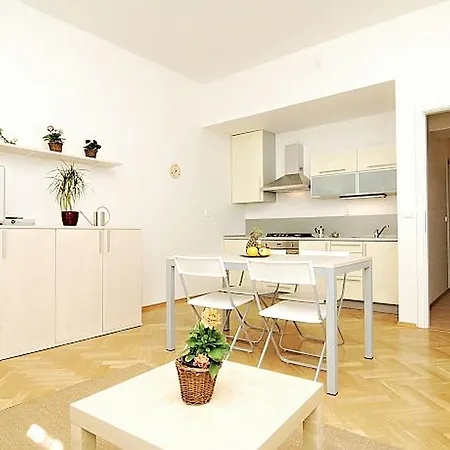 Апартаменты Kostnicke Square