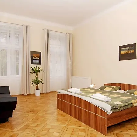 Kostnicke Square Апартаменты
